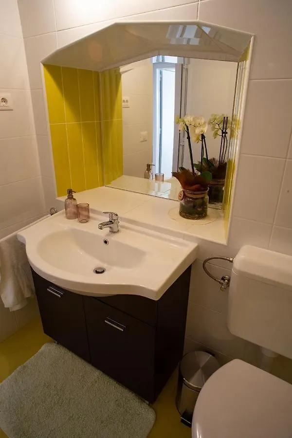 Olive Tree Apartments أوماغ