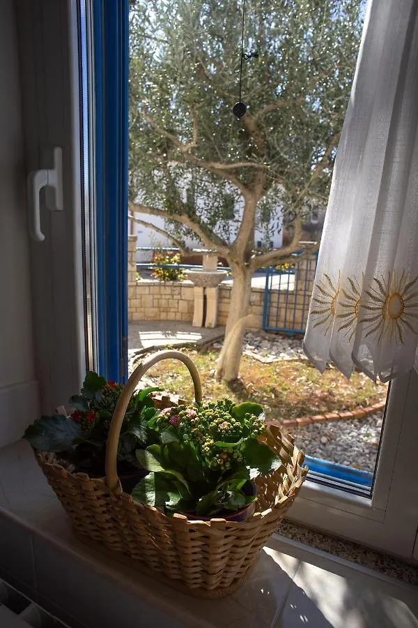 Olive Tree Apartments أوماغ